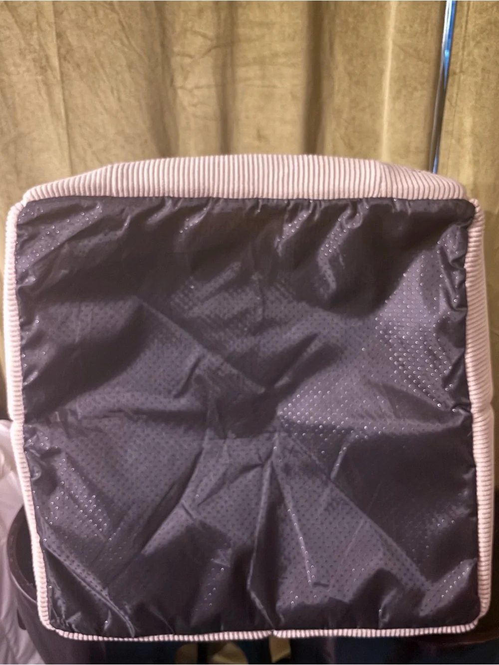 Cozy Pet Cave Bed : Used